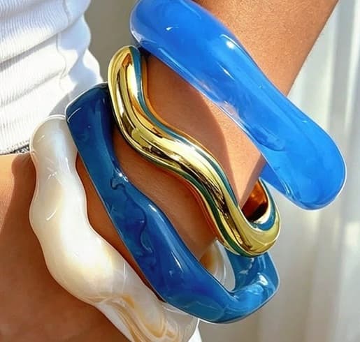 Sculptural Liquid Wave 4-Bangle Set detail view