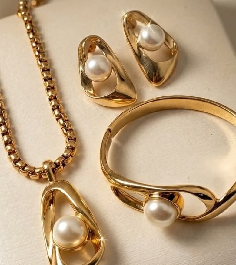 Sculptural Cradled Pearl Atelier 3-Piece Suite detail view