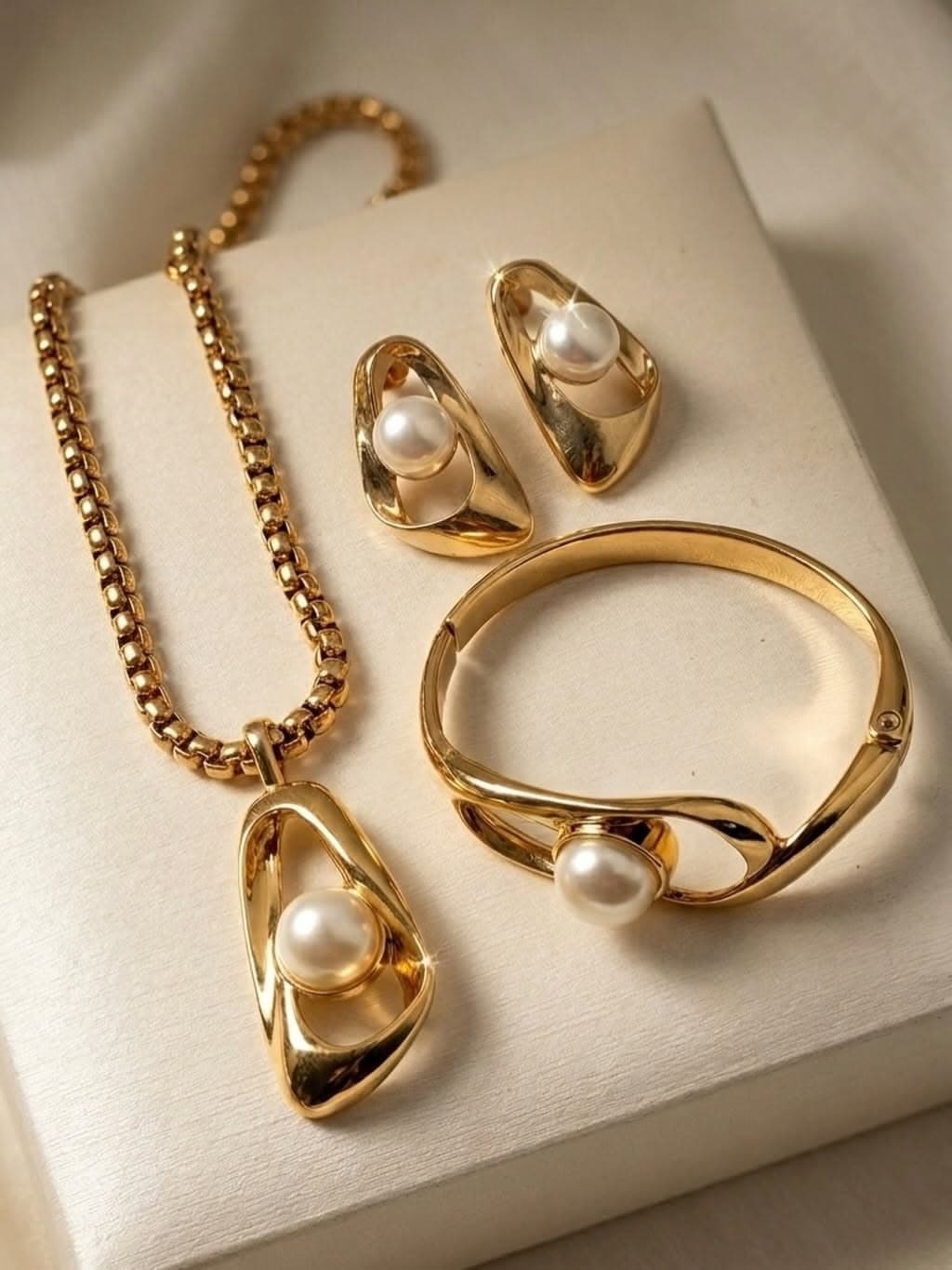 Sculptural Cradled Pearl Atelier 3-Piece Suite