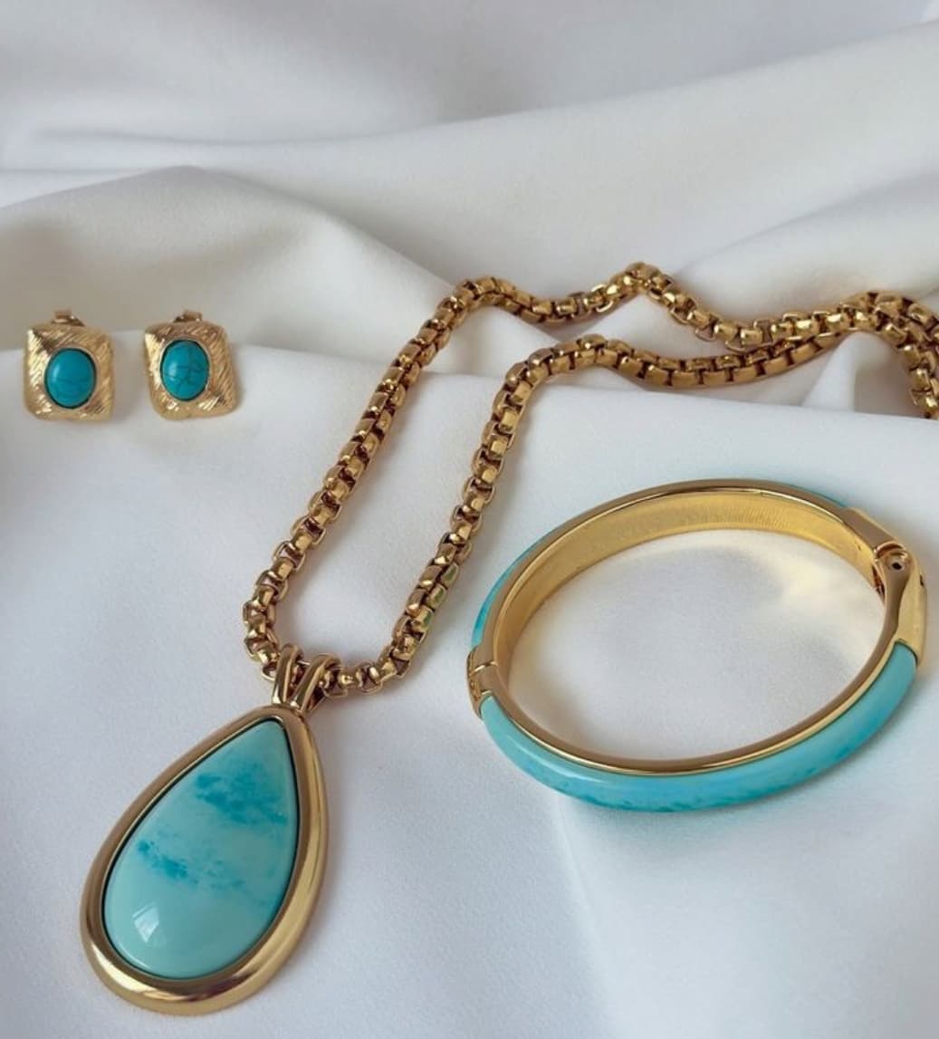 Mediterranean Turquoise Teardrop Suite detail view